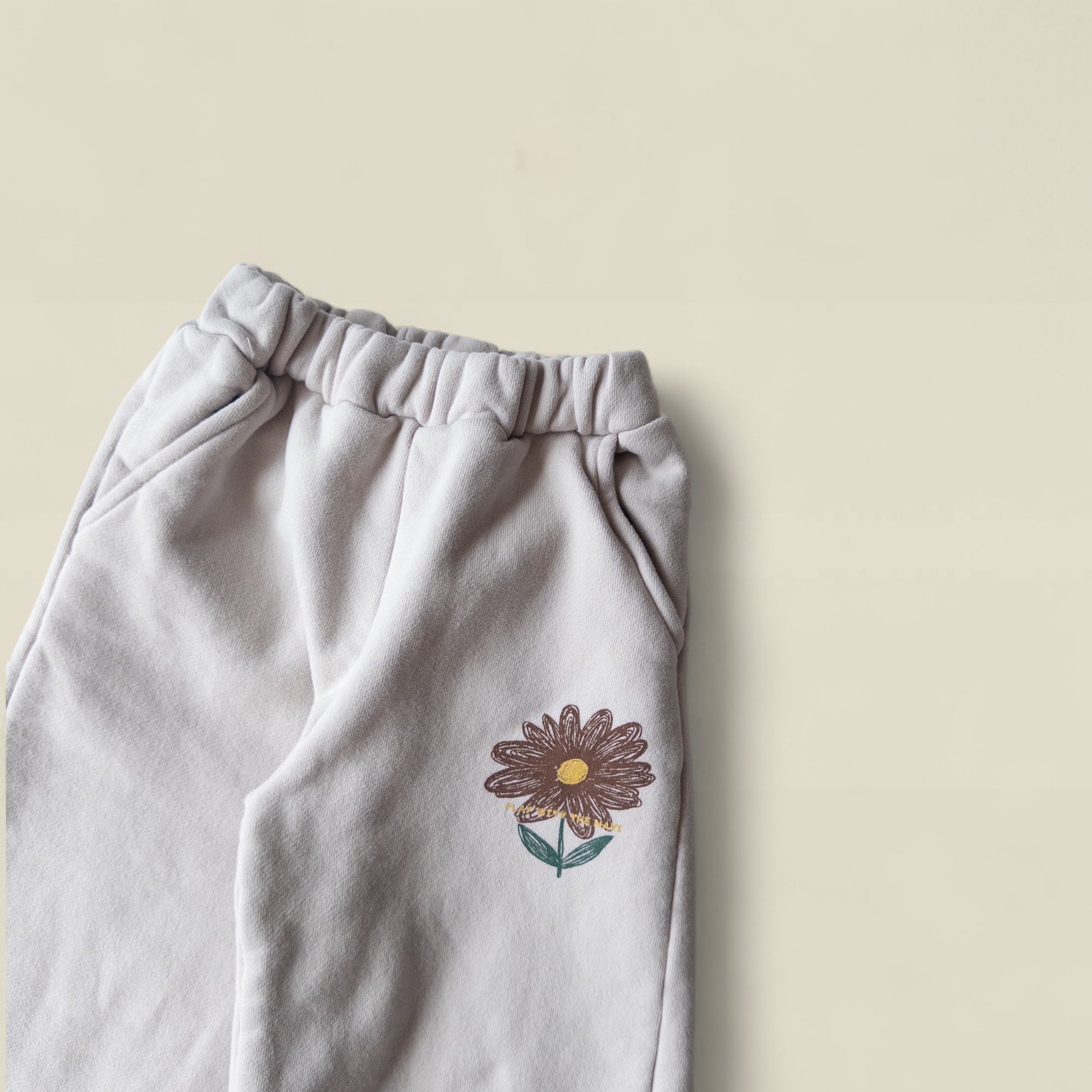 Pretty pansy sweatpants